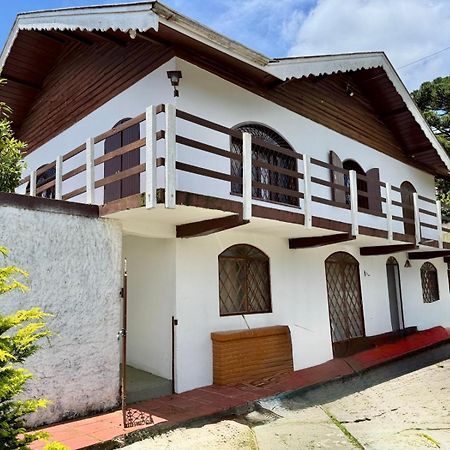 Casa Da Vovo Em Campos Do Jordao Villa Exterior photo